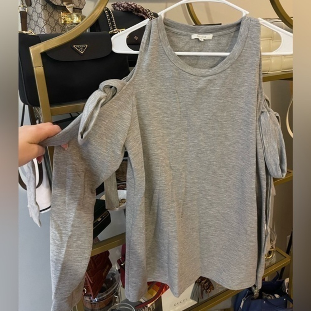 Long Sleeve Grey Cold Shoulder Pelione Sweater Top with Bows - size small🤍